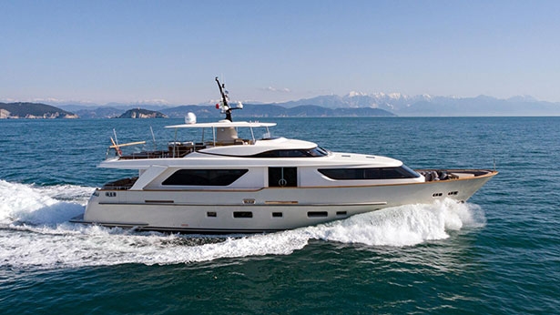 28m motor yacht The Unifier King Abdulaziz The First sold by Nautique Yachting