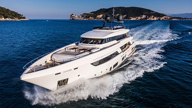Custom Line Motor Yacht Sonic Sold by Nautique Yachting