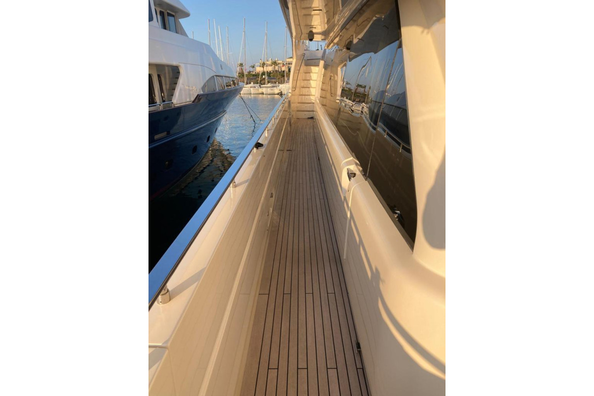 FERRETTI CUSTOM LINE 108 2016