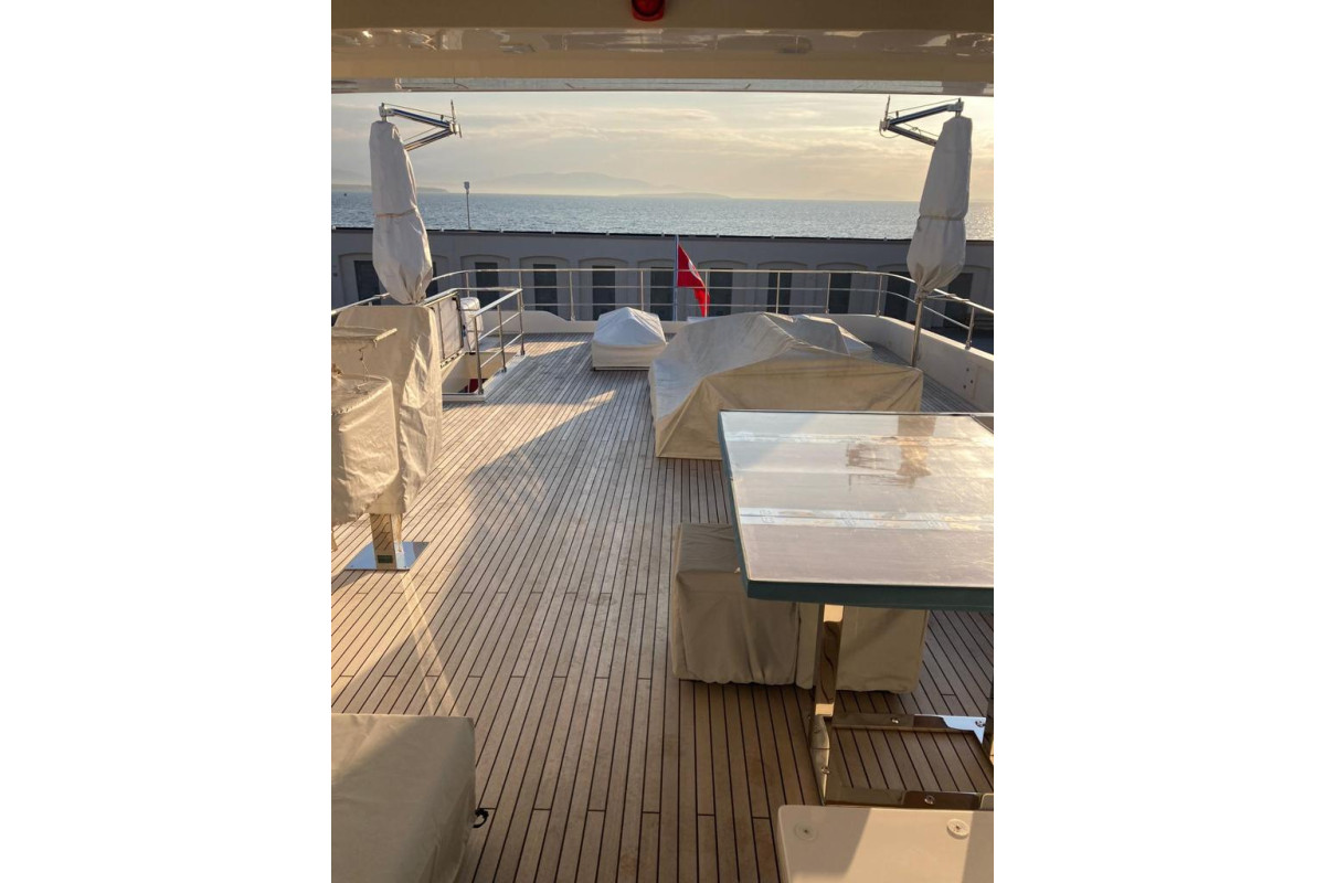 FERRETTI CUSTOM LINE 108 2016