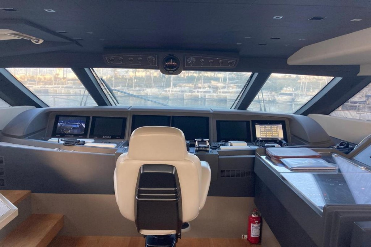 FERRETTI CUSTOM LINE 108 2016