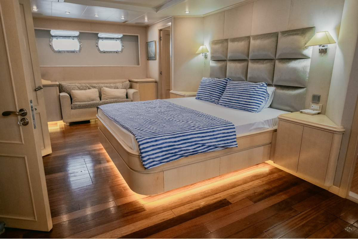 CANTIERI DI PISA AKHIR 125 2001