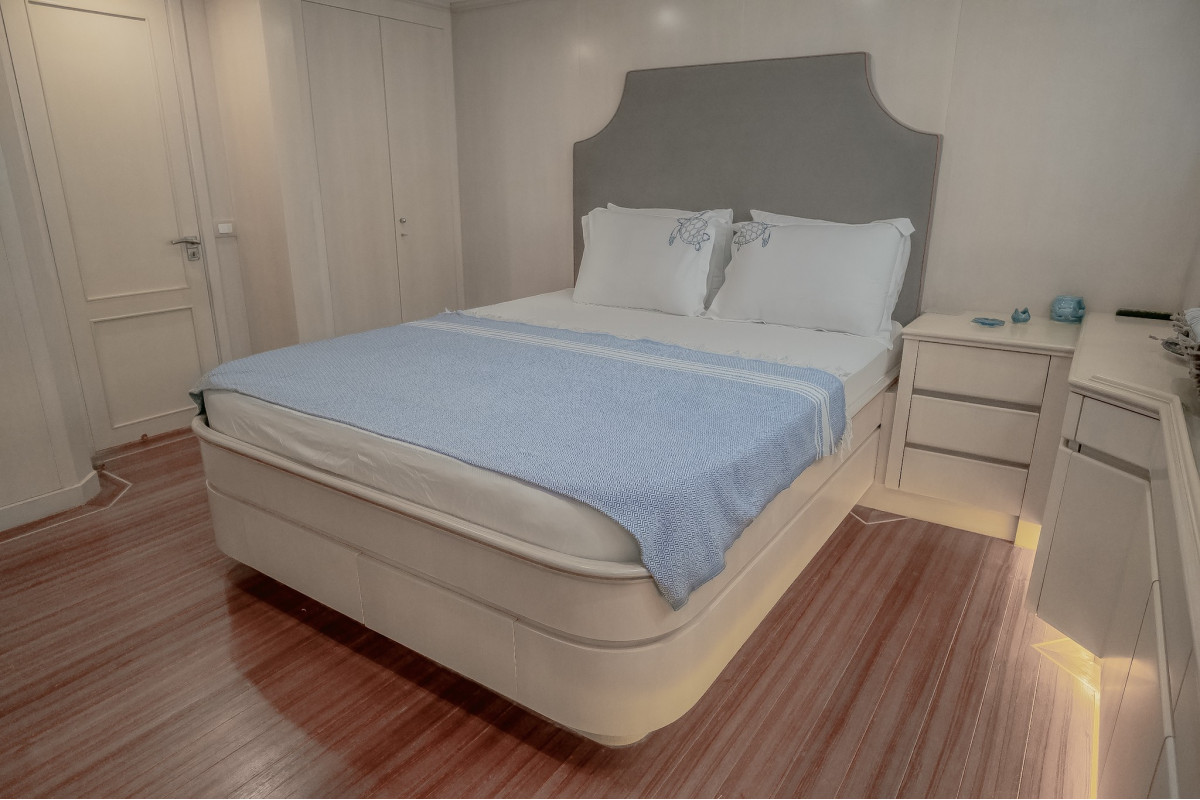 CANTIERI DI PISA AKHIR 125 2001