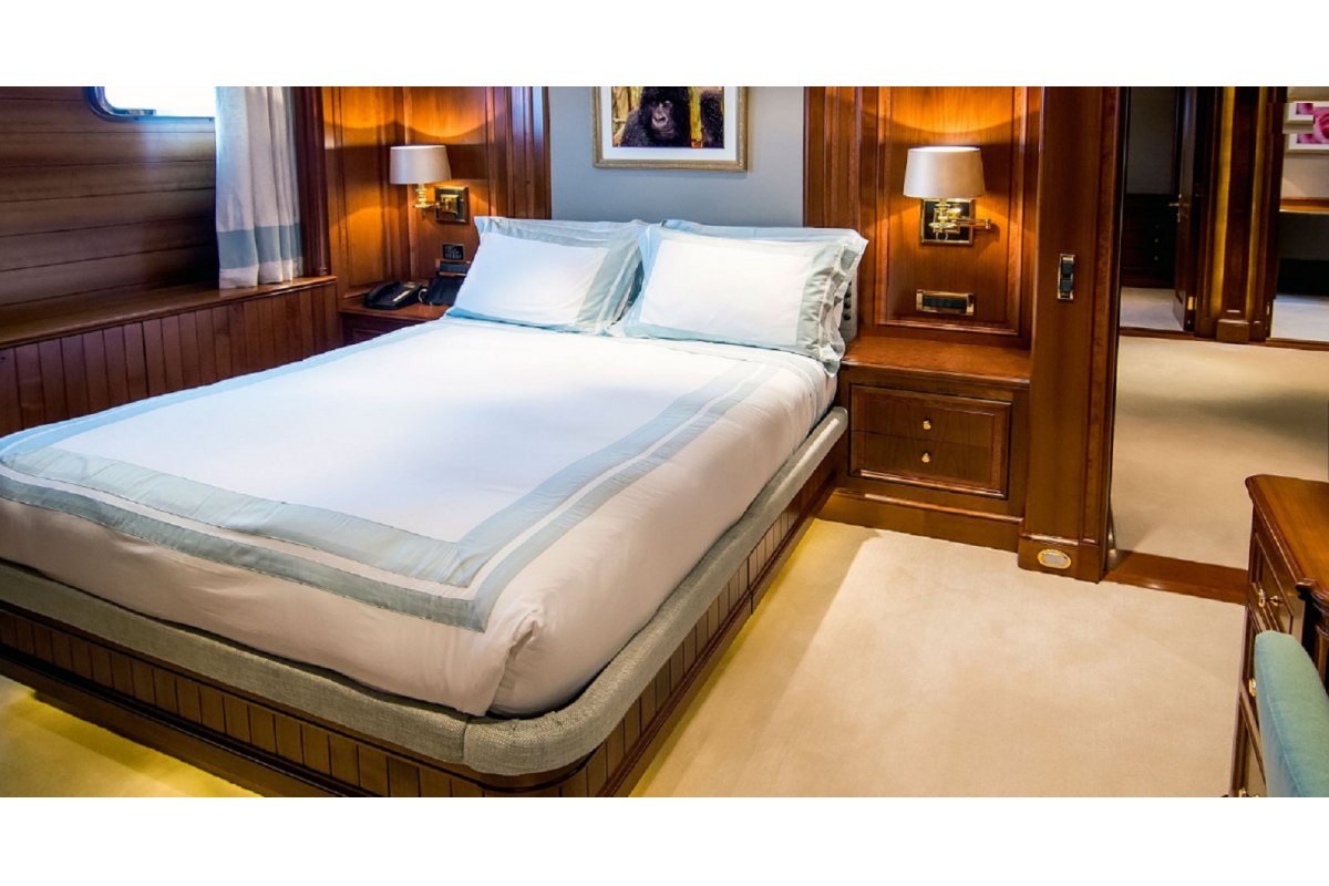 FEADSHIP 40M 2002